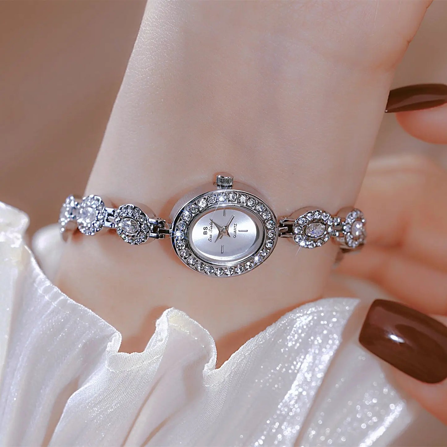 2024 Women Chain Watch Light Luxury Brand Antique Ladies Fashion Quartz Watches