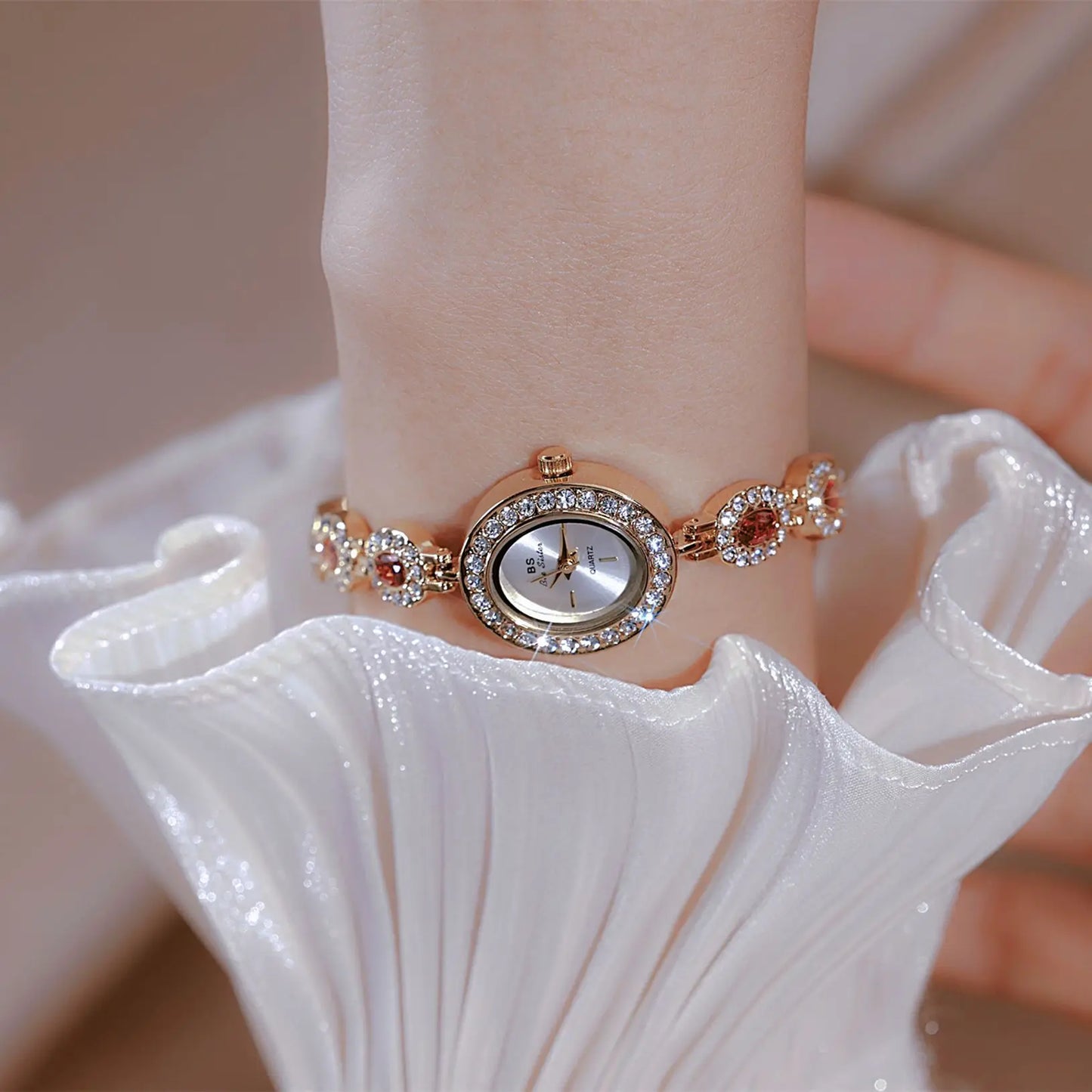 2024 Women Chain Watch Light Luxury Brand Antique Ladies Fashion Quartz Watches