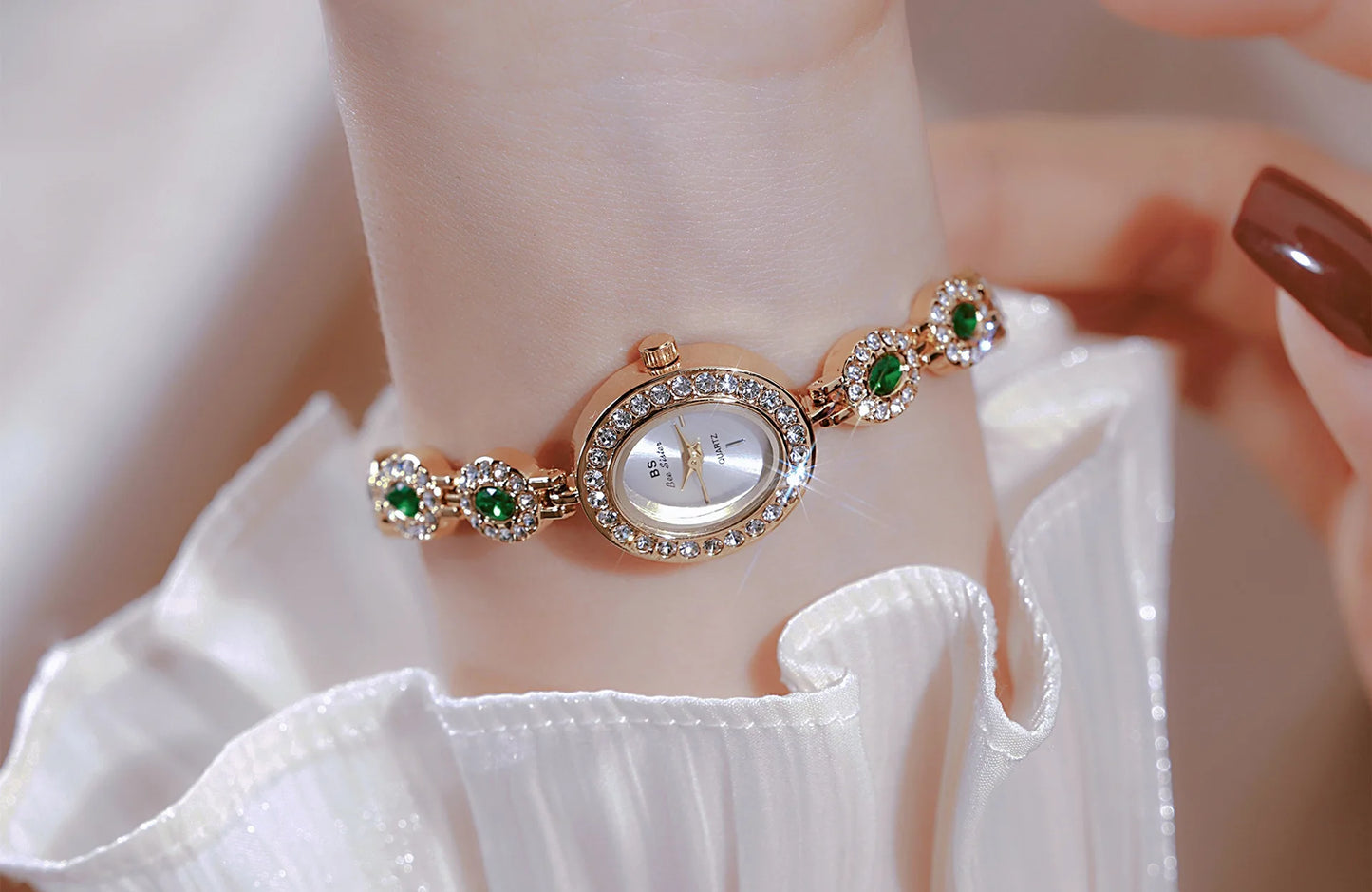 2024 Women Chain Watch Light Luxury Brand Antique Ladies Fashion Quartz Watches